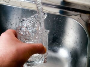 Leia mais sobre o artigo Entenda os riscos de beber água de baixa qualidade